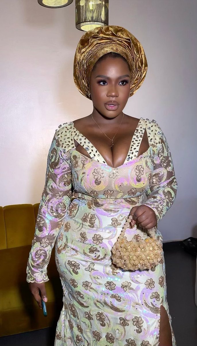 Miss_Lanrewaju's tweet photo. I know, I’m speechless too 🤭😍 https://t.co/HSQQWUJ6sA