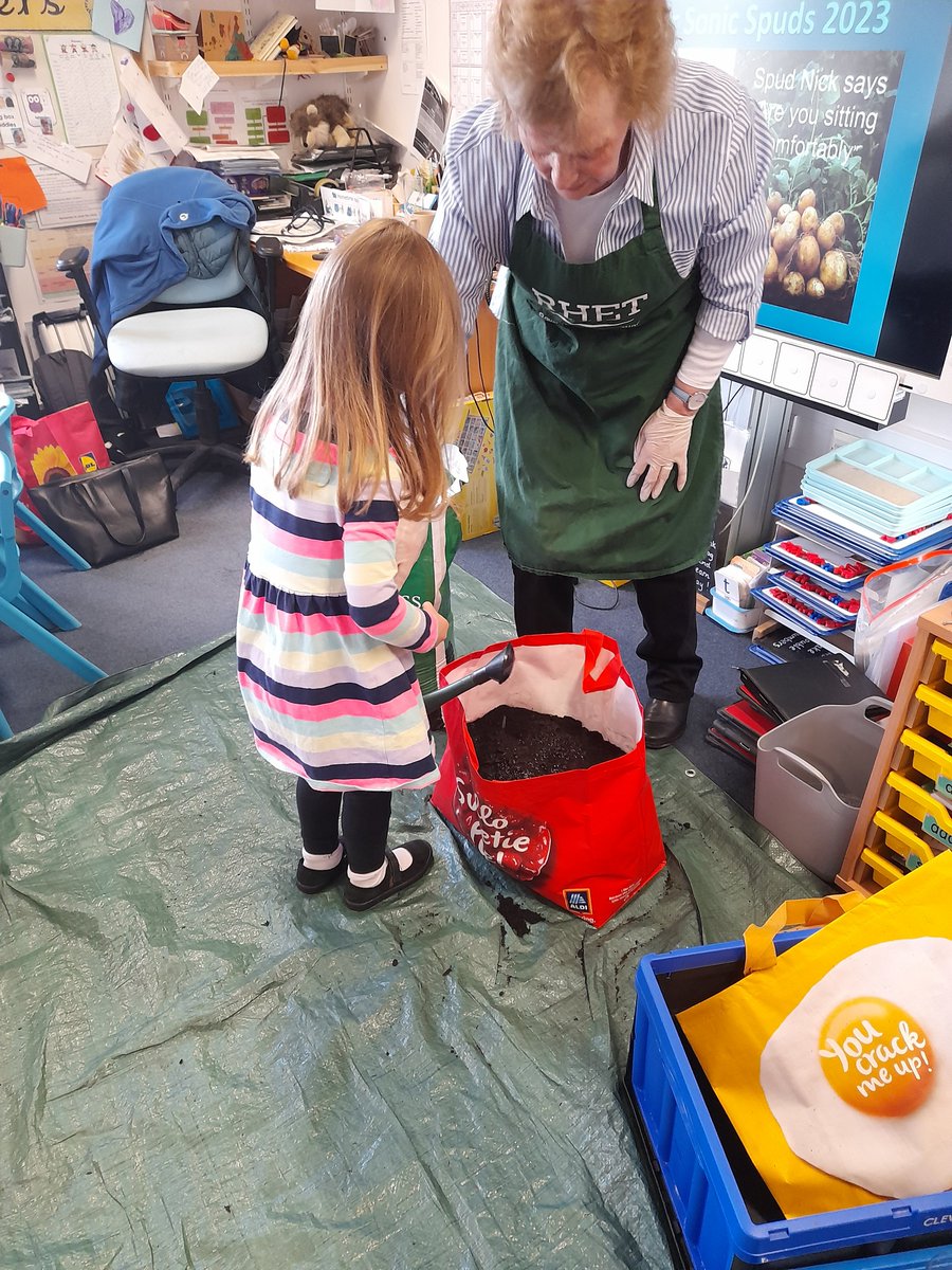 We were excited to have a visit from Jane from RHET on Friday, who came to show us how to plant potatoes.  We planted potatoes in a bag and we can't wait to see  whether we can win a prize for having the heaviest crop! 🥔🥔@ratho_primary <a href="/TheRHET/">RHET</a>