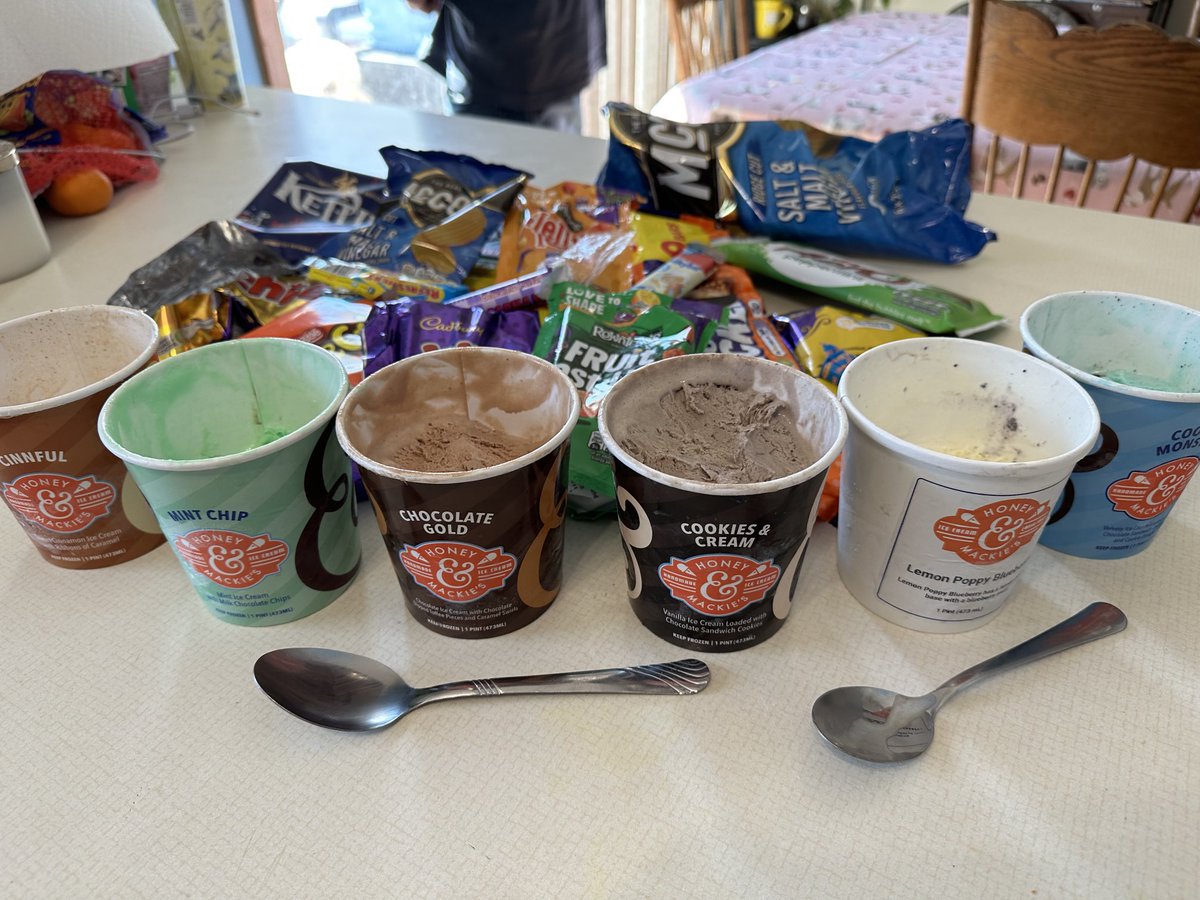 BobCratchitt's tweet photo. What a tasting table!! The great flavours of @HoneyAndMackies delicious ice cream and a plethora of 🇬🇧 sweets. I am a massive fan of the new Lemon Poppy Blueberry. #GoTryIt. https://t.co/OZtsWWy7Ka