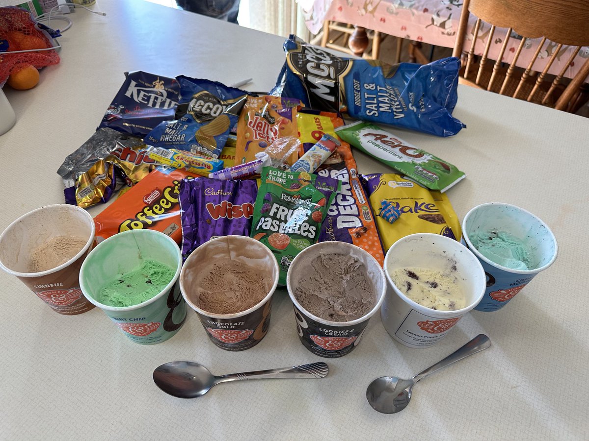 BobCratchitt's tweet photo. What a tasting table!! The great flavours of @HoneyAndMackies delicious ice cream and a plethora of 🇬🇧 sweets. I am a massive fan of the new Lemon Poppy Blueberry. #GoTryIt. https://t.co/OZtsWWy7Ka