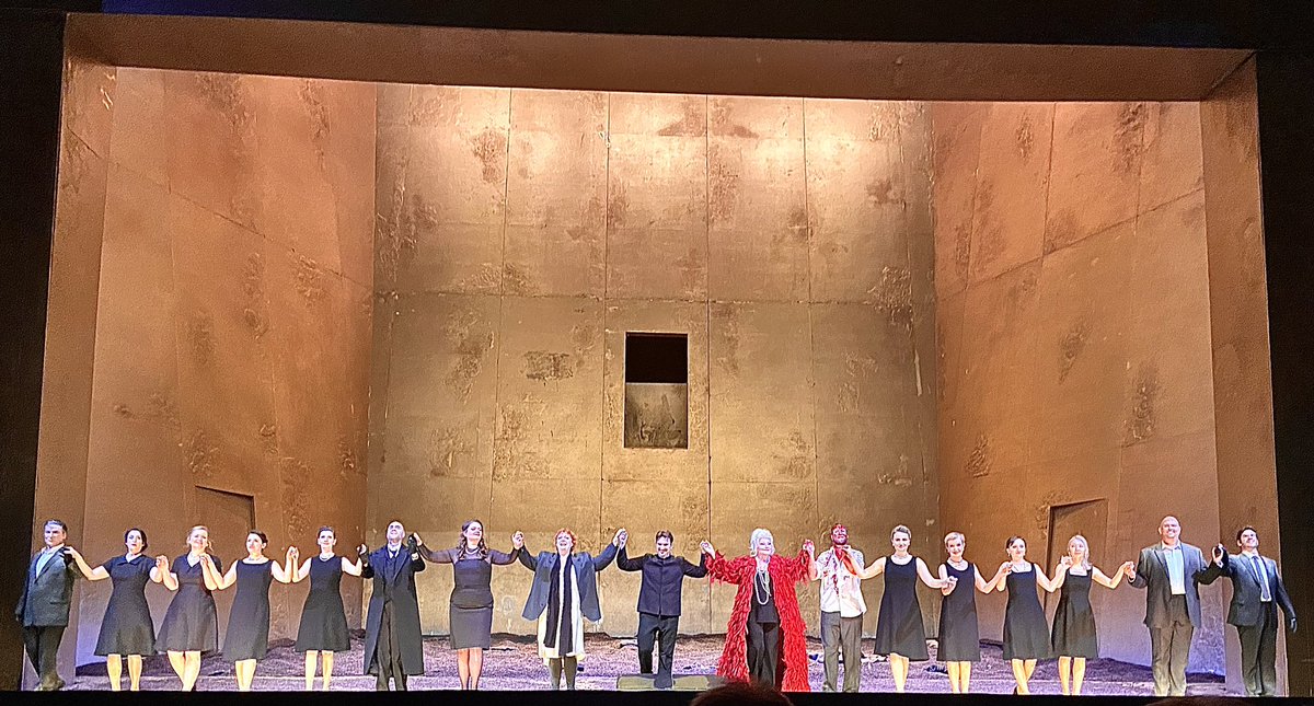 Simply magnificent Elektra from @deutsche_oper … a brilliant cast led by the amazing @cfostersoprano @ @MattilaKarita but truly an ensemble performance.