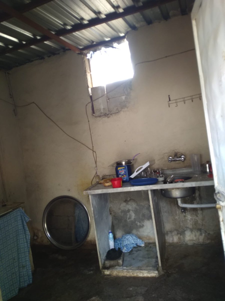 kaleciferhat1's tweet photo. Malatya’da depremde evleri yıkılıp Urfa’ya gelen 13 kişilik depremzede çok mağdur bir aile var elden ele yayalım belki hayırseverler yardım eli uzatır  iletişim numarası bende var https://t.co/BDXiREKli9