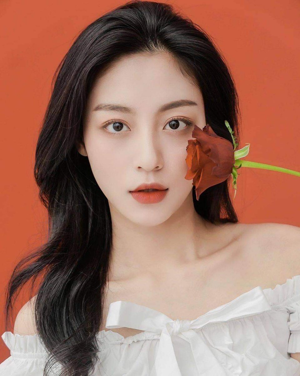 DramalandBR's tweet image. 🎉 | Já sendo dia 20 na Coreia, quem assopra as velinhas é a gatíssima #KangMinAh.

Musa de dramas como #TrueBeauty, #AtADistanceSpringIsGreen e #GausElectronics, desejamos muito amor e sucesso sempre! 🎂

#HappyKangMinAhDay
#HappyBirthdayKangMinAh