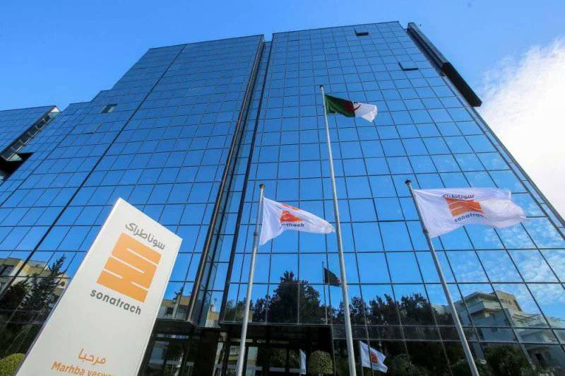 AfricaViewFacts's tweet photo. Sonatrach, the Algerian  🇩🇿 energy giant, has once again secured the top spot in the ranking of the 500 best African companies by Jeune Afrique

According to the magazine, Sonatrach is unbeatable and its dollar export activity has increased by a staggering 75%. https://t.co/UWdg0XfGpO