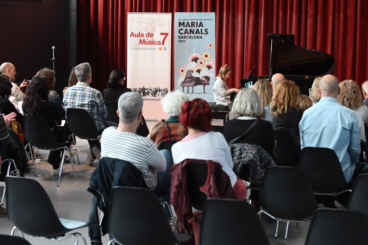 mariacanals_bcn's tweet photo. 👏Quin magnífic diumenge que hem viscut a @ElBornCCM. 

🌹Pianistes, corals, i un homenatge a l'enyorat Dave Roses han omplert de música el piano de cua del Maria Canals.

#Johitoco #MCB #MariaCanals #OFFConcurs https://t.co/MDmzbrTstf