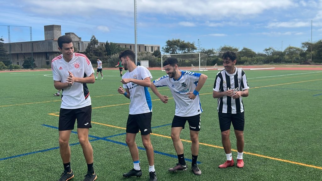 PeriodismoULL's tweet photo. #TrofeoRectora El Sicue Tenerife United ‘baila’ hasta la siguiente ronda: https://t.co/xvCvwcdv46 @deportesull
#PeriodismoULL #AprendizajeULL #ODS https://t.co/3ihDm0YN4q