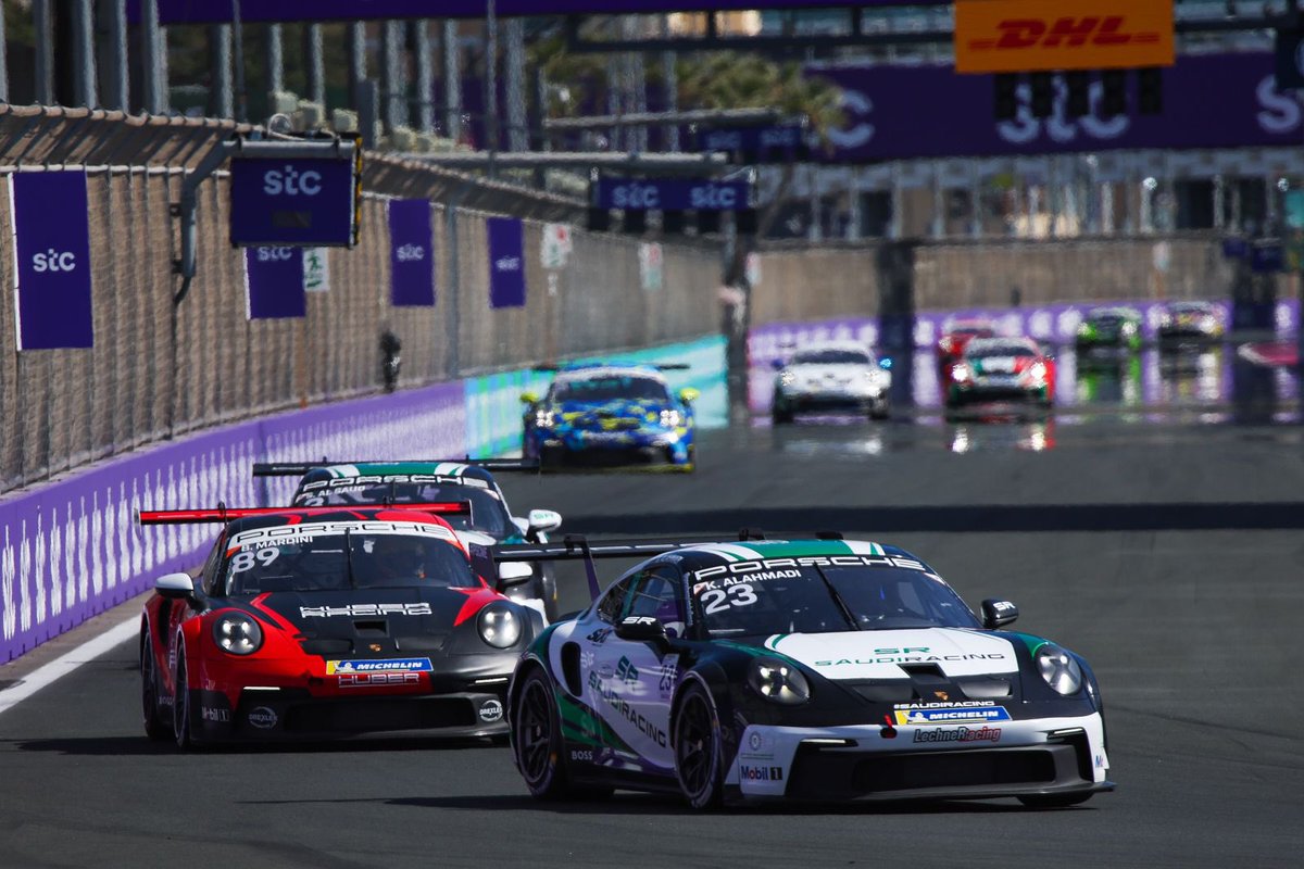 ابارك لابن العم سعادة العميد طيار ايهاب سلوم الحربي بمناسبة تحقيق ابنه البطل العالمي خالد الأحمدي 
بطولة تحدي بورش الشرق الاوسط على حلبة جدة في المركز الأول في فئة البرو ام
والمركز الأول بفئة المبتدئين مرتين على التوالي 
مزيد من التفوق لأبناء الوطن في حصد الجوائز العالمية 🇸🇦