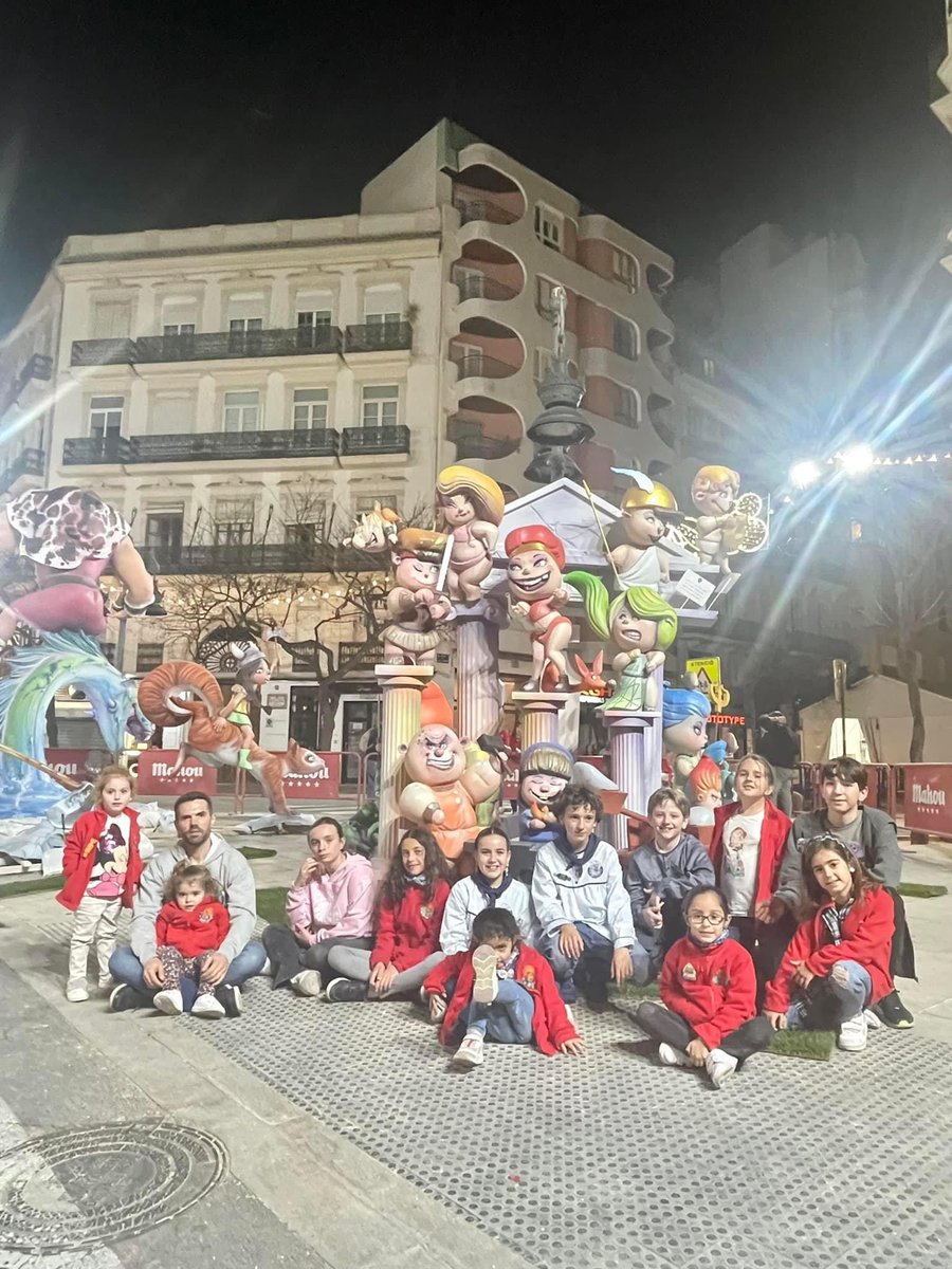 FallaFelixPiz's tweet photo. 📣HORARIO CREMÀS: Hoy 19 de marzo quemaremos la falla infantil a las 20 horas y la grande a las 22 horas. Con el patrocinio para la pirotecnia de Cristalramos🔥 #fallas2023 #falles2023 https://t.co/SOPcEgQQI4