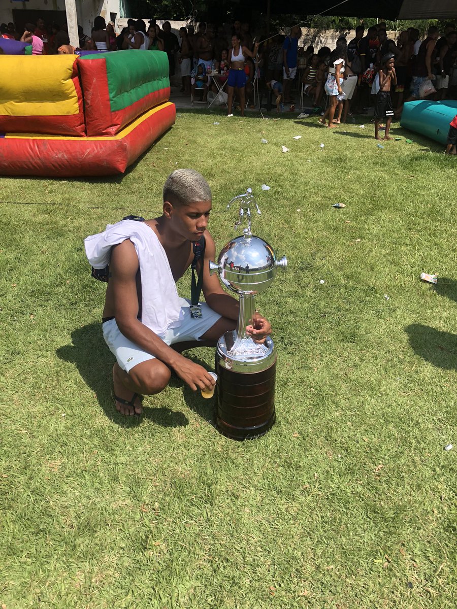 06_Gbmito's tweet photo. É, eu tbm tenho a libertadores, tá em casa. 🤡🏆

#FoiPorVoocMiniguin14 😇 https://t.co/K0M8Du1vOi