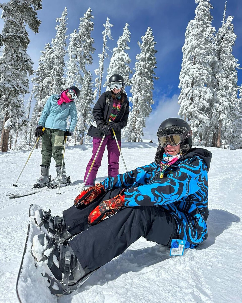 AngelFireResort's tweet photo. Closing day for winter 2022-23 is here! Our lifts (weather permitting) are all spinning from 9 AM - 4 PM today, so come enjoy one last day of outdoor winter fun at Angel Fire Resort! 
We hope you've had a great season full of fun memories with friends and family on the mountain. https://t.co/fNxyyBnHqx