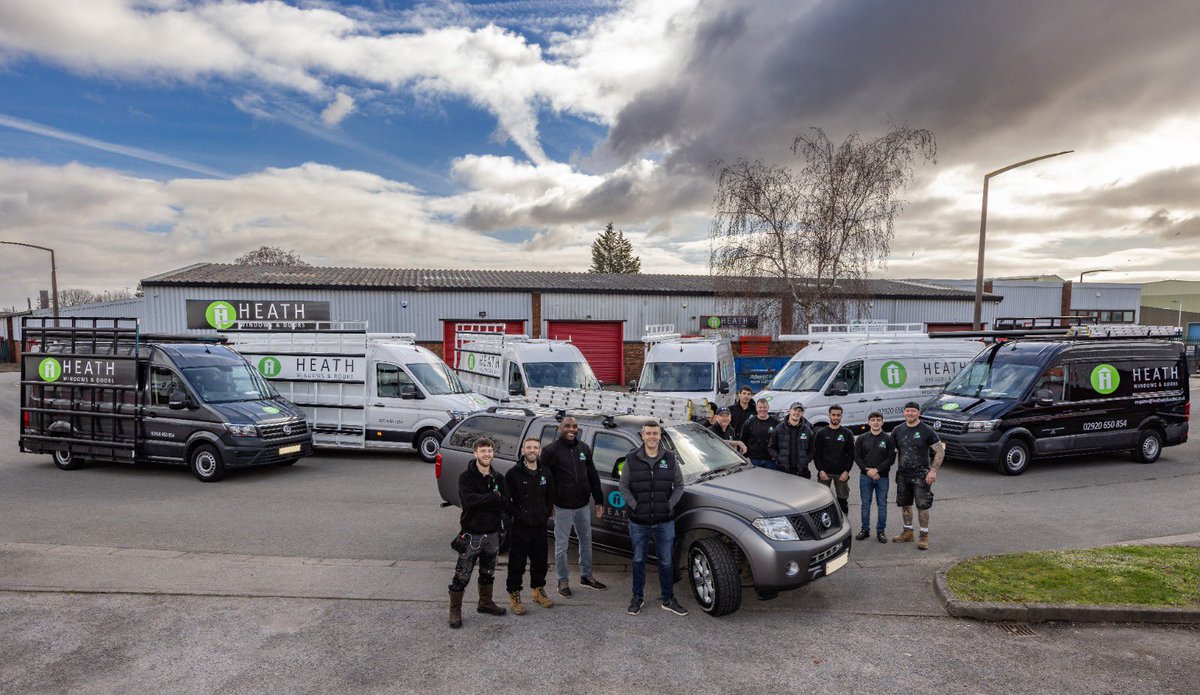 Heathwindows80's tweet photo. Our fitting teams and their new vans 😎😍🤩👏. Thanks @Glazingvans for the great service on a Sunday! All VW vans 😎👏 https://t.co/iVAEpN4h1P