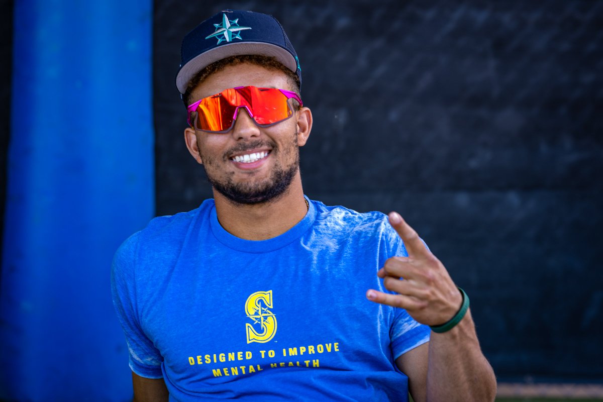 Mariners's tweet photo. We want to do our part to end the stigma around mental health and make open and honest conversations the norm.  

The three hearts on our shirts encourage us to have genuine, authentic dialogue about our mental health and how we are feeling each day. #EndTheStigma https://t.co/MABrb44M6R