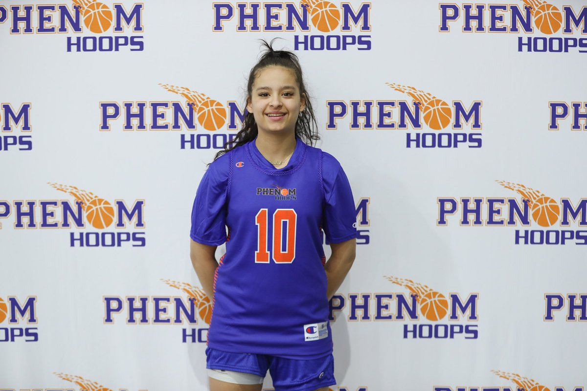 reggiedillard14's tweet image. 2024 5’10 Isa Roman is a very good playmaker. She reads the floor very well. Her ability to pass the ball, score, and handle the ball makes her tough to guard. @LadyPhenomHoops @PhenomExposure #phenomhoops #Ladytop80