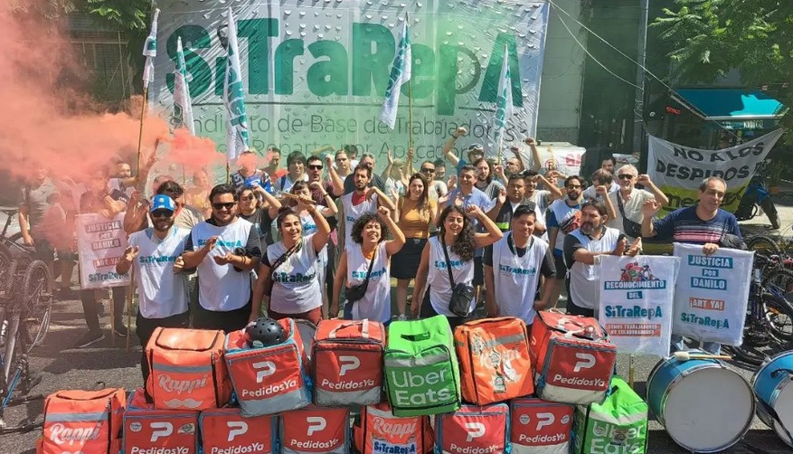 On March 16th riders of the grassroot union <a href="/sitrarepa/">SiTraRepA</a> rallied in front of the Ministry of Labour in Buenos Aires in their struggle to be recognized as a labour union: globalmayday.net/dhru/news/

#deliveryheroridersunited
#1world1struggle