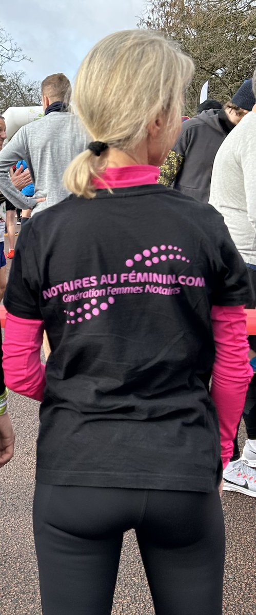 THOMASDAVIDNot's tweet photo. Fière d’avoir couru en 2h le semi-marathon aux couleurs de la Fondation des Notaires du Grand Paris #FNGP et de #notairesaufeminin.com
👉 Nous rassembler autour de #causes communes : l’urgence sociale, l’accès au droit pour toutes et tous et l’indépendance économique des #femmes https://t.co/RfhDQ3eGXb