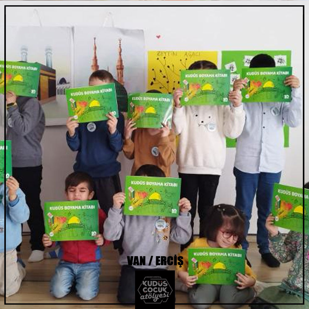 hucurathareketi's tweet photo. Kudüs Çocuk Atölyesi VAN / Erciş
Çocukları yetiştiren hocalarına İstanbul'dan Van'a kadar oradan da Kudüs'e kadar teşekkürlerimizi ve dualarımızı iletiyoruz.

#kudüsçocukatölyesi 
#van #erciş https://t.co/9VwbMNBrfS