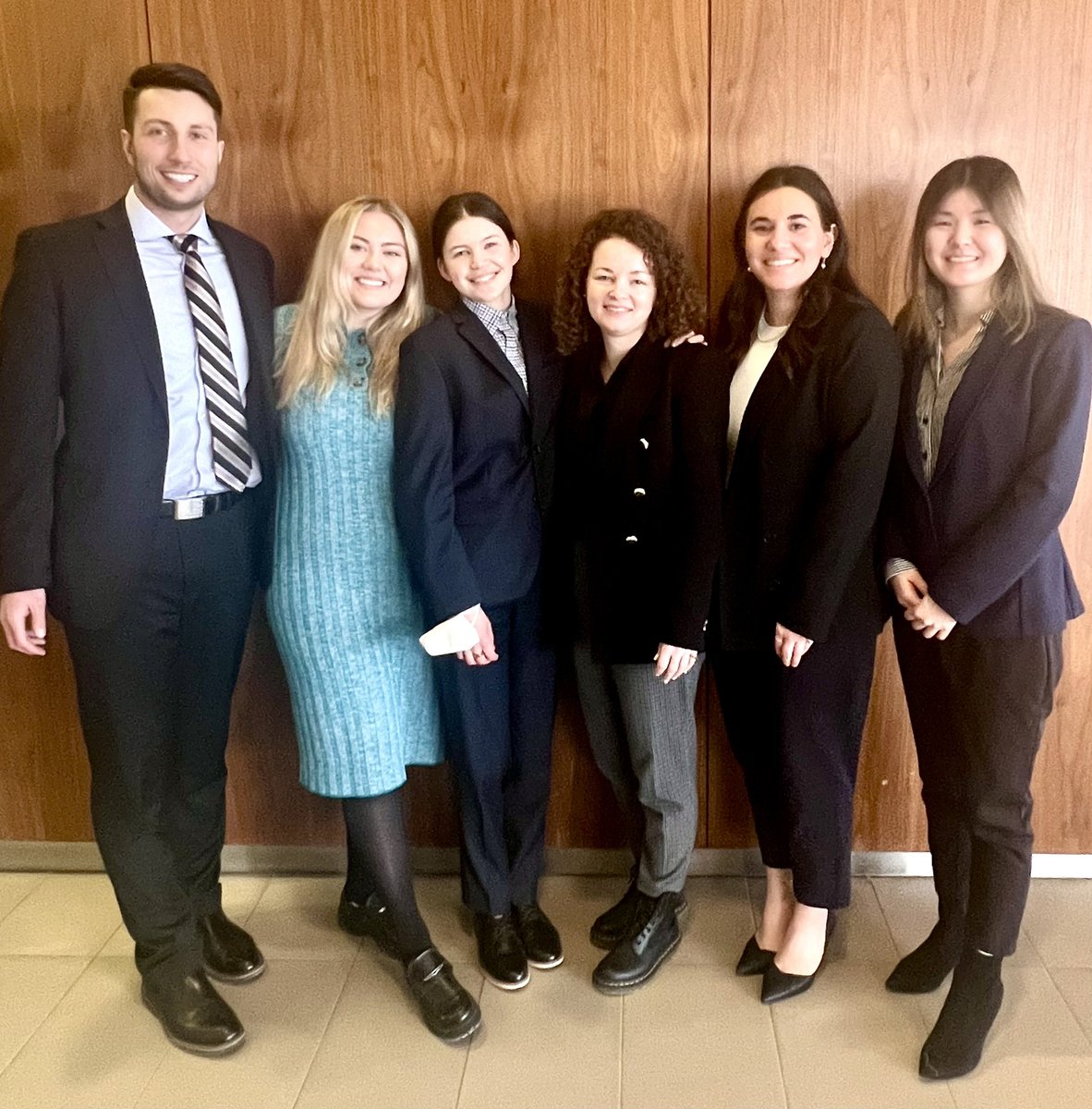 Finalement, un énorme bravo à toute l’équipe du CCLF, équipe combinée <a href="/UsaskLaw/">USask College of Law</a> et <a href="/UCalgaryLaw/">UCalgary Law</a> : Éric Turcotte, Brooke Mantei, Isabelle Reynolds, Alexandra Laplante, Danielle Davyduke et Jina Bae. Nous sommes très fiers de vous ! @CarolineHMagnan