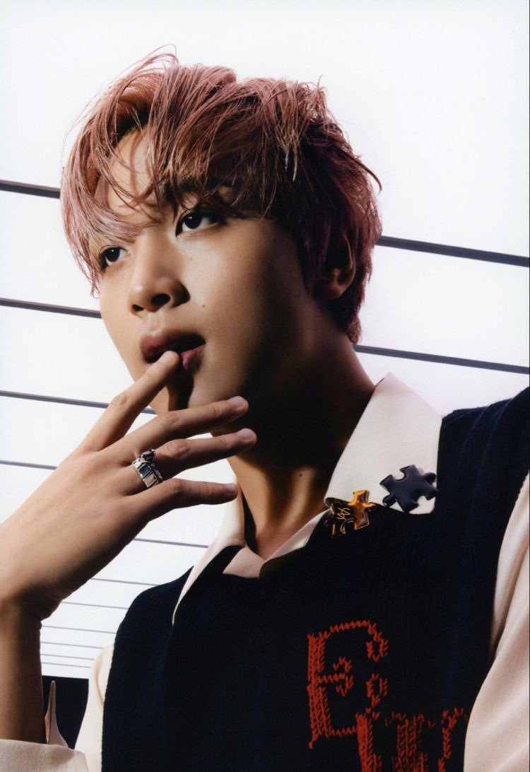 haechan pics tweet media
