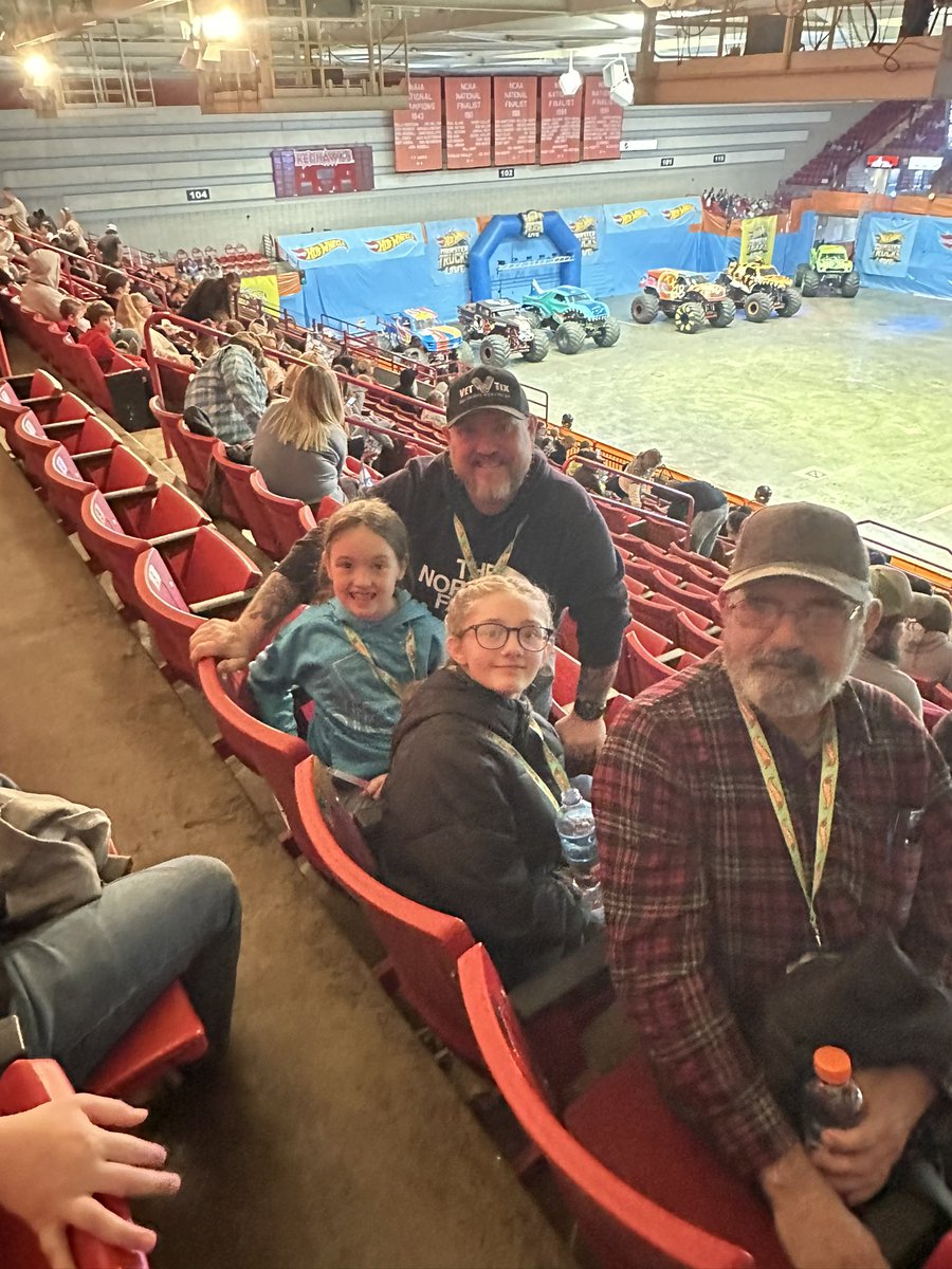 BlueBeardTBL's tweet photo. Thank you @VetTix and donors!!!! I was able to take my daughter, father and niece for a great Sunday event!!! #hotwheelsmonstertruckslive https://t.co/YJgmZkLo6i
