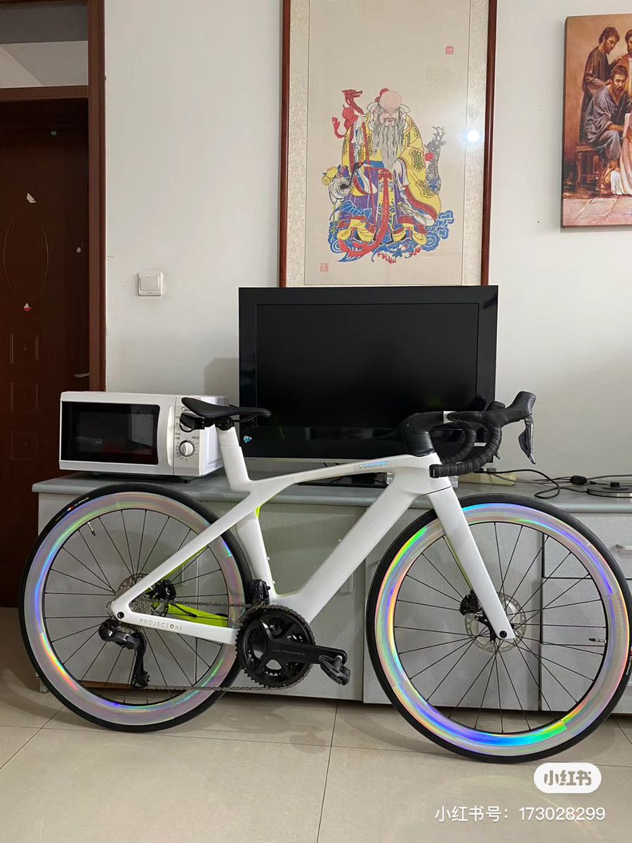 JPMORALI's tweet photo. @matosvelo @JulienBernard17 ....et déjà la version 'made in China'....😈 https://t.co/KzBaHylPMO