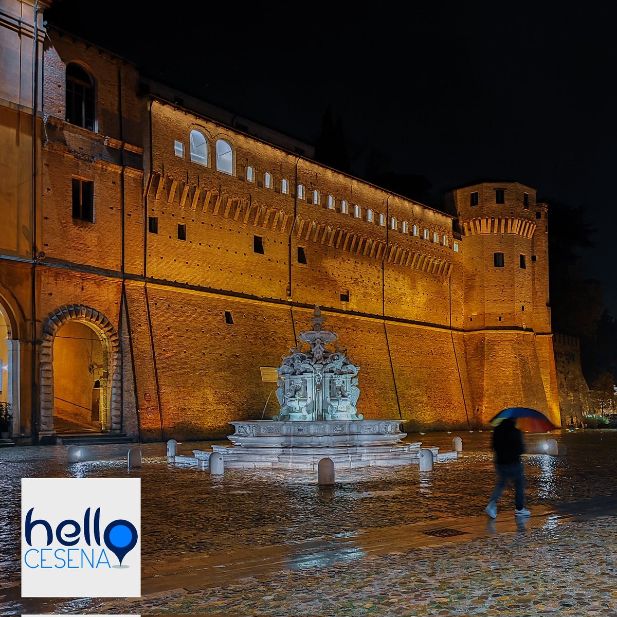 hellocesena's tweet photo. Con la pioggia, la Fontana Masini brilla ancora di più al centro di Piazza del Popolo di #Cesena ✨💙
#HelloCesena https://t.co/lB7WZWakSt