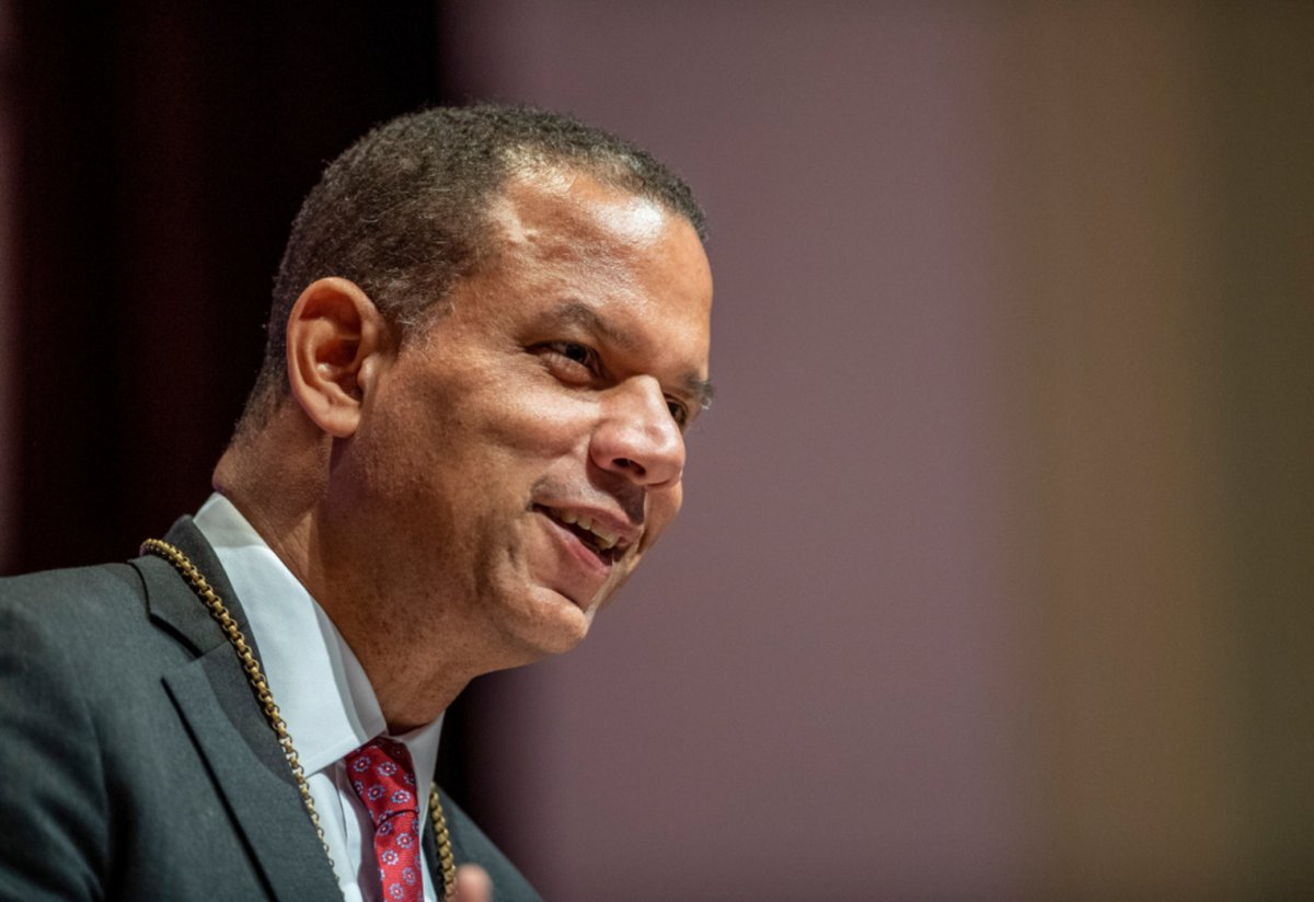 GuilfordCollege's tweet photo. Kyle Farmbry was installed as Guilford's 10th President on Saturday, but chose to make the afternoon a celebration less about him and more about the College. Read more: https://t.co/8gpfwEAhAT https://t.co/LVb2VSnPCP