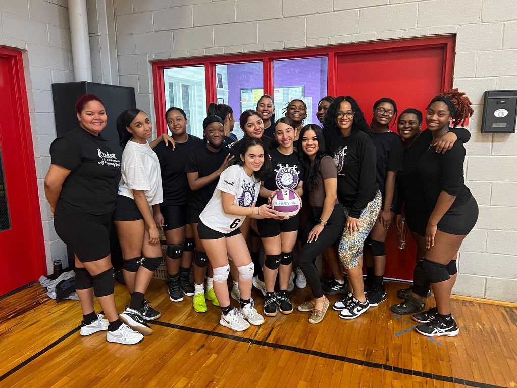 LegacyVC's tweet image. Another Legacy tourney in the books ✔️💜

Nothing beats when the gym is packed with Legacy teams!! 🎉🥰💜

#iamlegacyvbc #legacyvbc #legacyvbc #volleyball  #volleyballplayer #volleyballboys #volleyballislife #volleyballplayers #volleyballteam #volleyballgame #volleyballlife