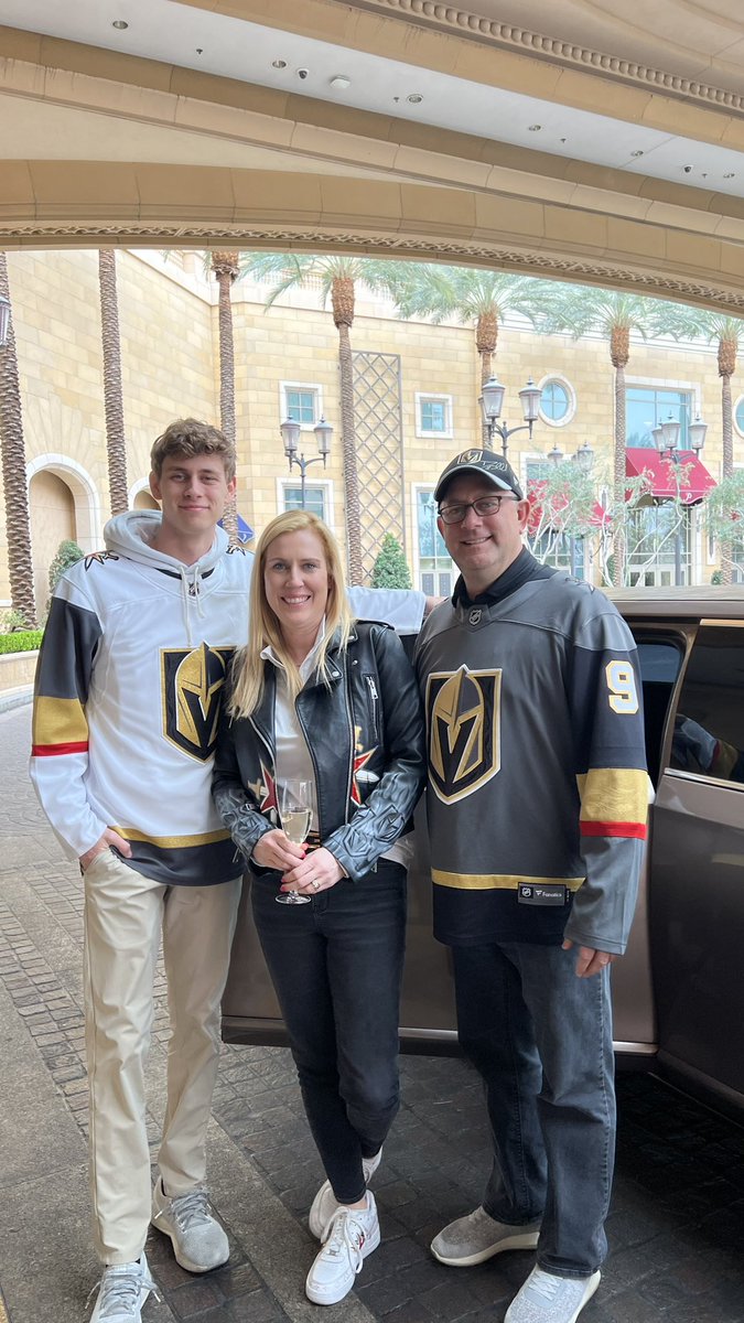 WeKnowLasVegas's tweet photo. #VegasBorn @GoldenKnights #thegoldenage https://t.co/C4M4uydSGk