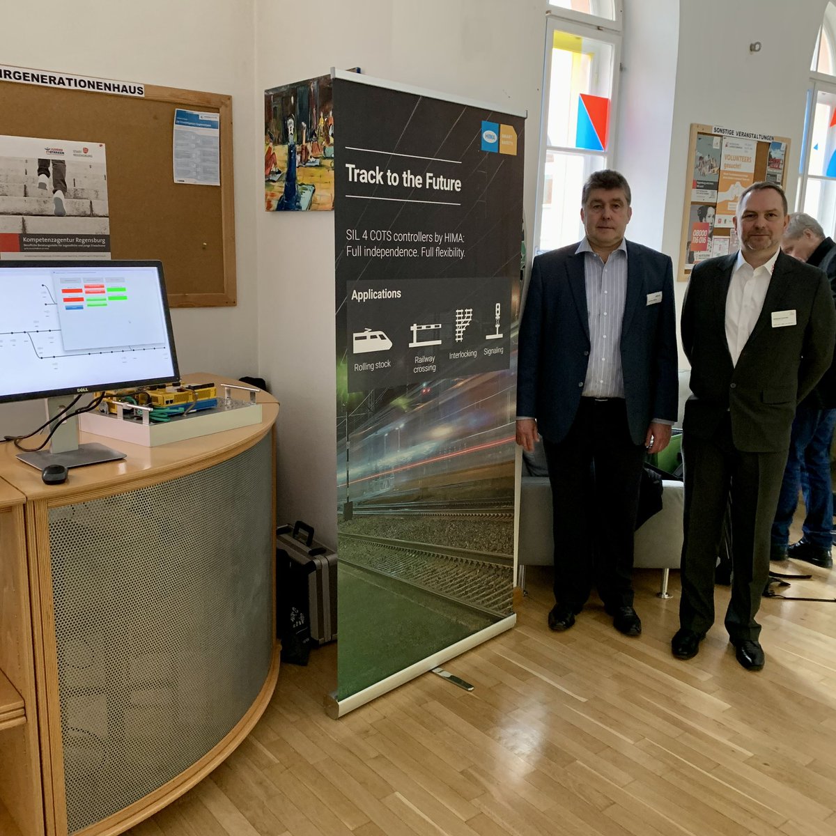RDCSinformation's tweet photo. @VCDeV, 9. Treffen der bayerischen Bahnreaktivierungs-Initiativen

Gemeinsam mit @HIMA_Safety hat unser CTO W. Kanovsky österreichische Erfolgsprojekte präsentiert, die durch nachhaltige Investitionen in digitale Infrastruktur und Signaltechnik die Mobilitätswende vorantreiben. https://t.co/R5vdjOq2uf