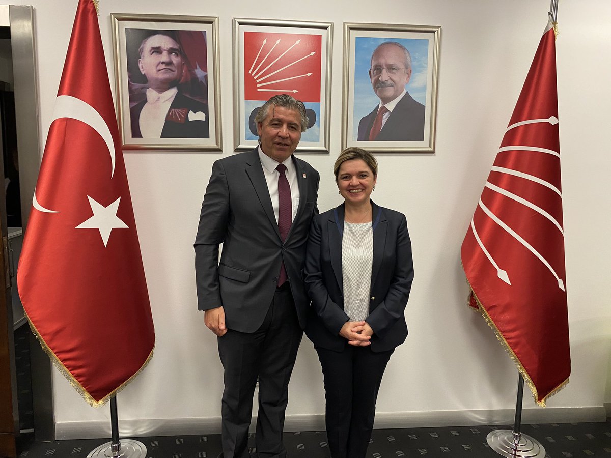 Kurtuluşun ve Kuruluşun Partisi Cumhuriyet Halk Partisinde
Çeyrek asırdan uzun süredir gururla mücadele ettiğim partime İst. 3. Bölge Milletvekili aday adaylığı başvurumu yaptım.
 Hedef
Gen. Bşk’mız Sn. <a href="/kilicdarogluk/">Kemal Kılıçdaroğlu</a> ‘nu
13. Cumhurbaşkanı yapıp memleketi aydınlık günlere taşımak