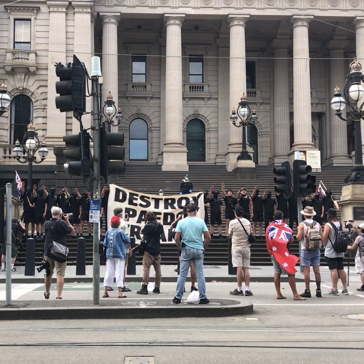LensCompassion's tweet photo. The time frame of when the Nazis were at Melbourne Parliament are:
11:40am - Arrived.
12:33pm - Stood on the steps of Parliament.
12:48pm - Stepped off the steps of Parliament and the police escorted them out and down Spring Street. 
#acab #TERFs https://t.co/vjlJnObvvE