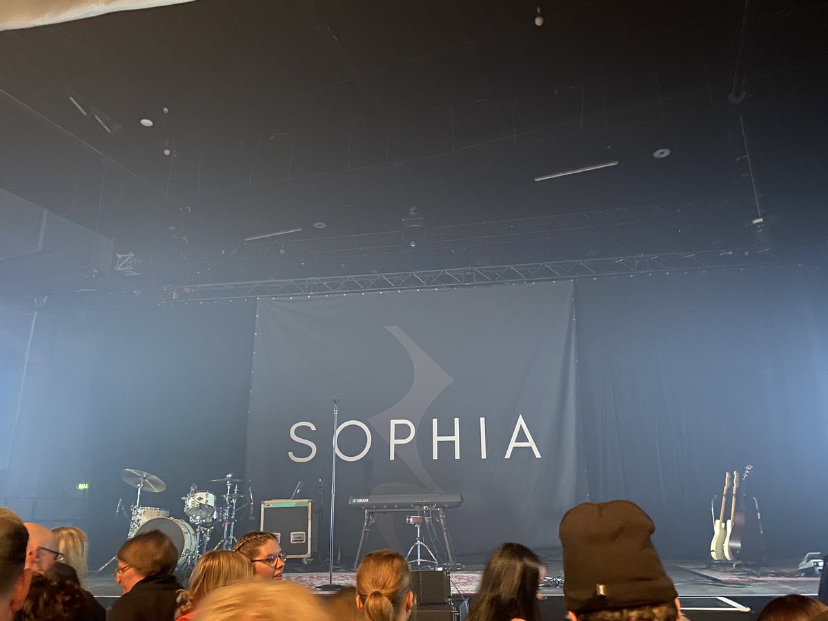 big_apple169's tweet photo. Irgendwann ist jetzt #maxgiesinger #lockschuppen #Bielefeld https://t.co/lMjpTYxV3S