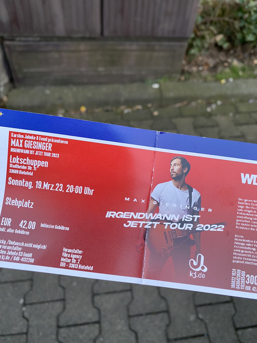 big_apple169's tweet photo. Irgendwann ist jetzt #maxgiesinger #lockschuppen #Bielefeld https://t.co/lMjpTYxV3S