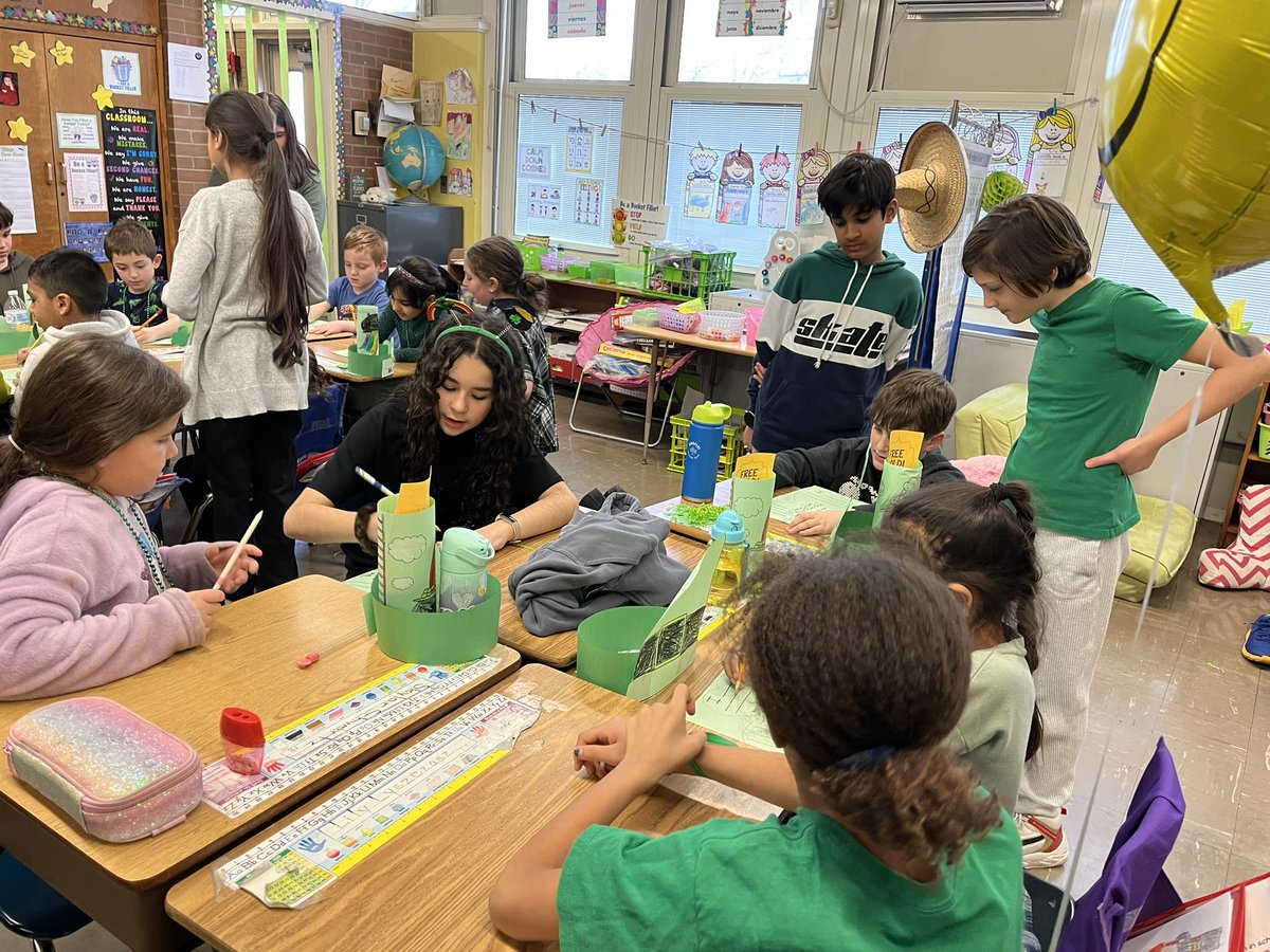 MrsMWright21's tweet image. Loved helping our little buddies learn about respect and responsibility! @ORHEagles21 @FeehanORH21 #wehelpchildren #makingitfun