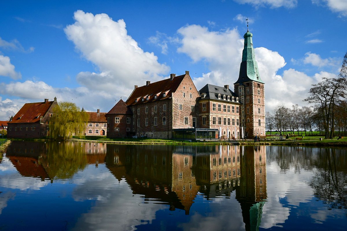 juergen_be_'s tweet photo. Impressionen von einer schönen Wanderung im westlichen Münsterland ab Schloss Raesfeld #münsterland #wandern #hiking #frühling #raesfeld https://t.co/tWh0z8qrLF