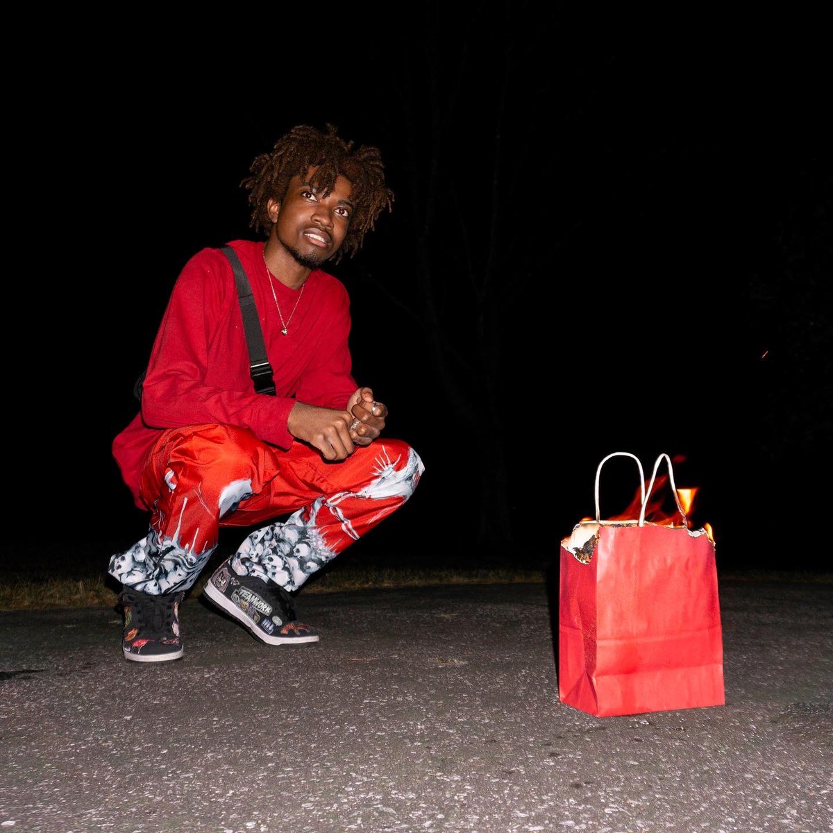 on tour dis spring on Twitter "giftbag 3/22 + scaring the hoes 3/24