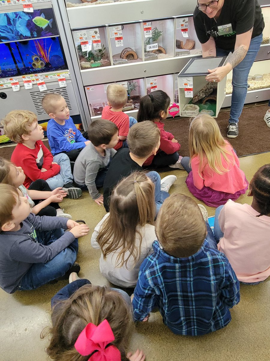 CarlenaSheeran's tweet photo. The #HCSPreschool scholars in Ms. Arnold’s class @RineyvilleE learned about jungle animals & desert animals. 🐒🦎 They recently took a field trip to Pet Supply Plus in Elizabethtown. 🐒🦎🐍🕷️#HCSBetterTogether #FieldTripFun #MakingSchoolMemories #AnimalUnit https://t.co/GCse97C8L6