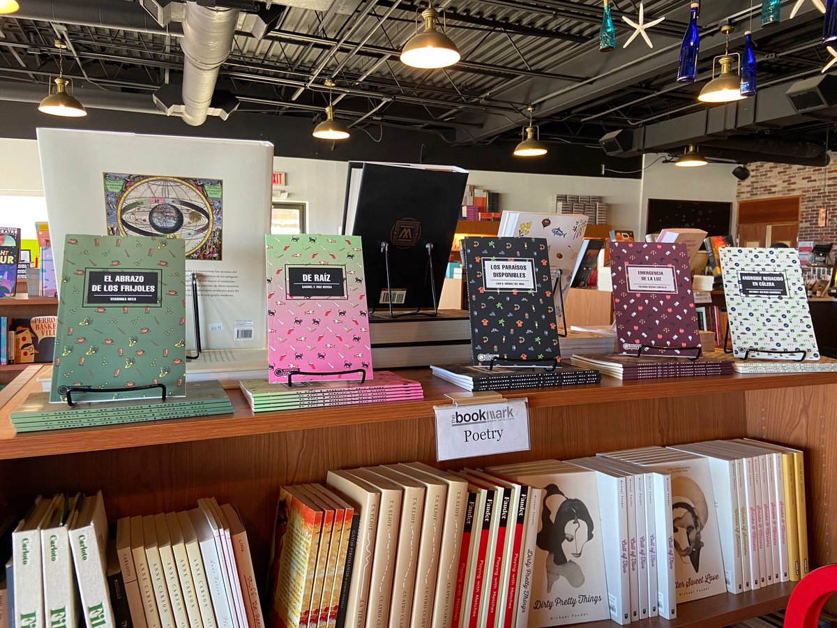 EditorialPulpo's tweet photo. Compartimos que los libros de la Colección Náufrago están disponibles en las librerías @thebookmarkpr en Hatillo, Santurce y Guaynabo. 

Nos llegan estas hermosas postales de la tienda de Hatillo. 

¡Consíganlos! 📚🐙 https://t.co/Fg0qqxW0UI