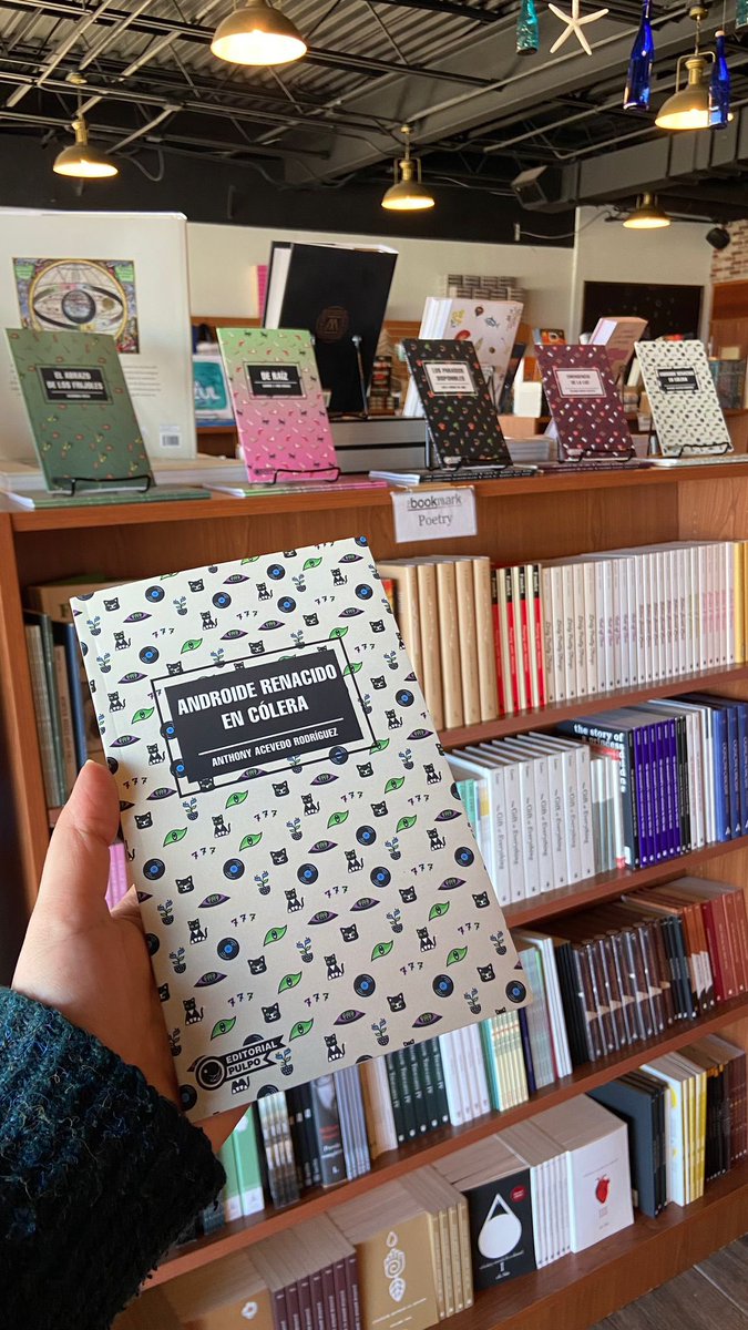 Compartimos que los libros de la Colección Náufrago están disponibles en las librerías <a href="/thebookmarkpr/">The Bookmark</a> en Hatillo, Santurce y Guaynabo. 

Nos llegan estas hermosas postales de la tienda de Hatillo. 

¡Consíganlos! 📚🐙
