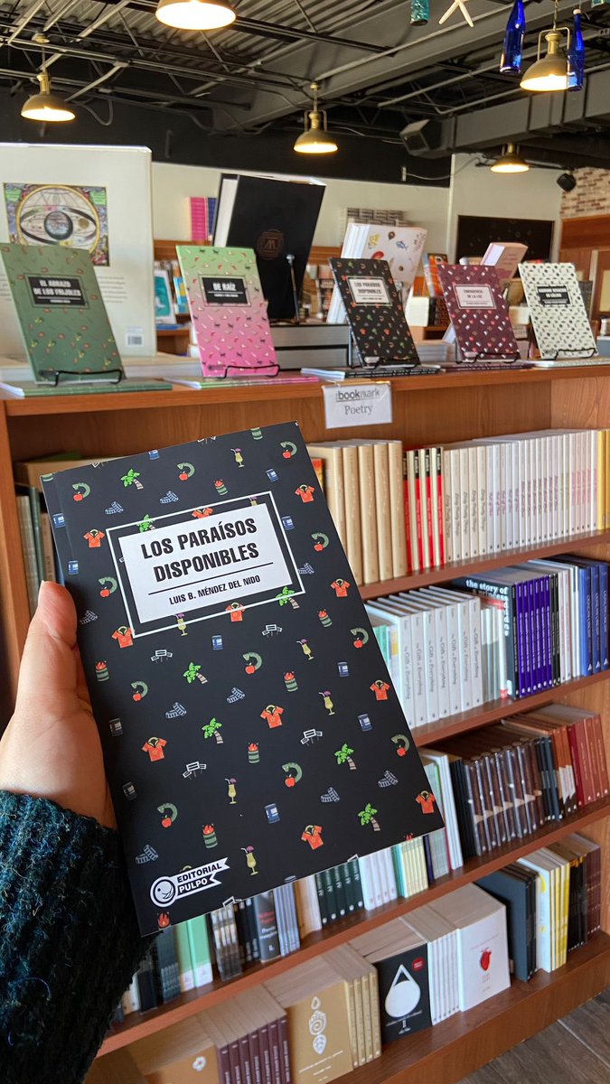 EditorialPulpo's tweet photo. Compartimos que los libros de la Colección Náufrago están disponibles en las librerías @thebookmarkpr en Hatillo, Santurce y Guaynabo. 

Nos llegan estas hermosas postales de la tienda de Hatillo. 

¡Consíganlos! 📚🐙 https://t.co/Fg0qqxW0UI