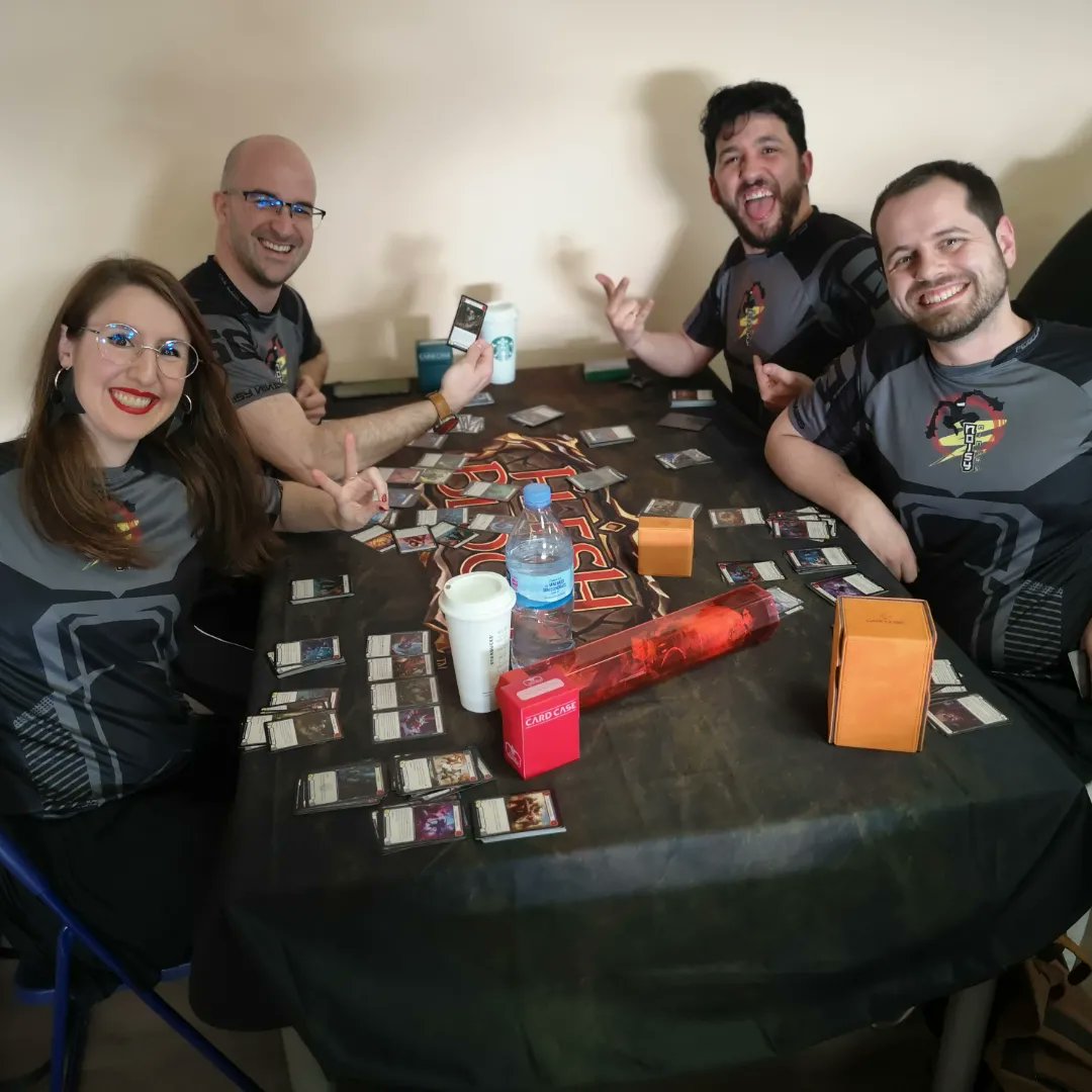 ozjuegos's tweet photo. ¡#Prerelease de #outsiders!
La nueva colección de @fabtcg.
En total 38 jugadores disfrutando del #sellado, abriendo #legendarias, luciendo camisetas de #equipo y luchando por la #ColdFoil y el #tapetete de #ThePitch 💪💪 https://t.co/t2atkgzZya
