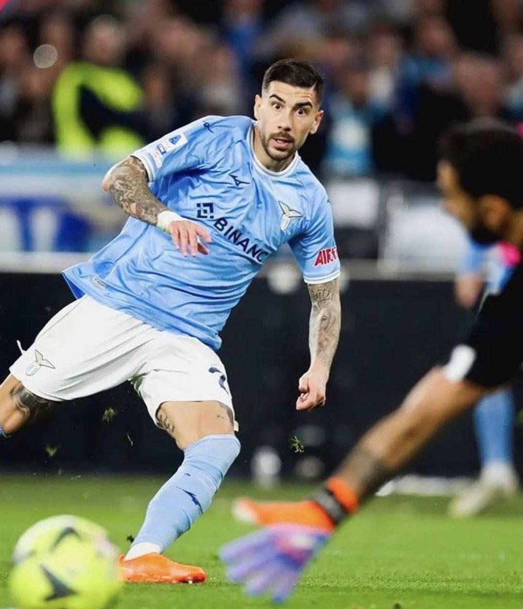 L’uomo più importante della stagione della #Lazio in uno dei momenti più delicati. È stato messo in mezzo da un’intera tifoseria, rispondendo da signore sul campo. Non lo chiamano in #Nazionale, ma risponde scoccando un’altra freccia. L’arciere #Zaccagni decide il #Derby di #Roma