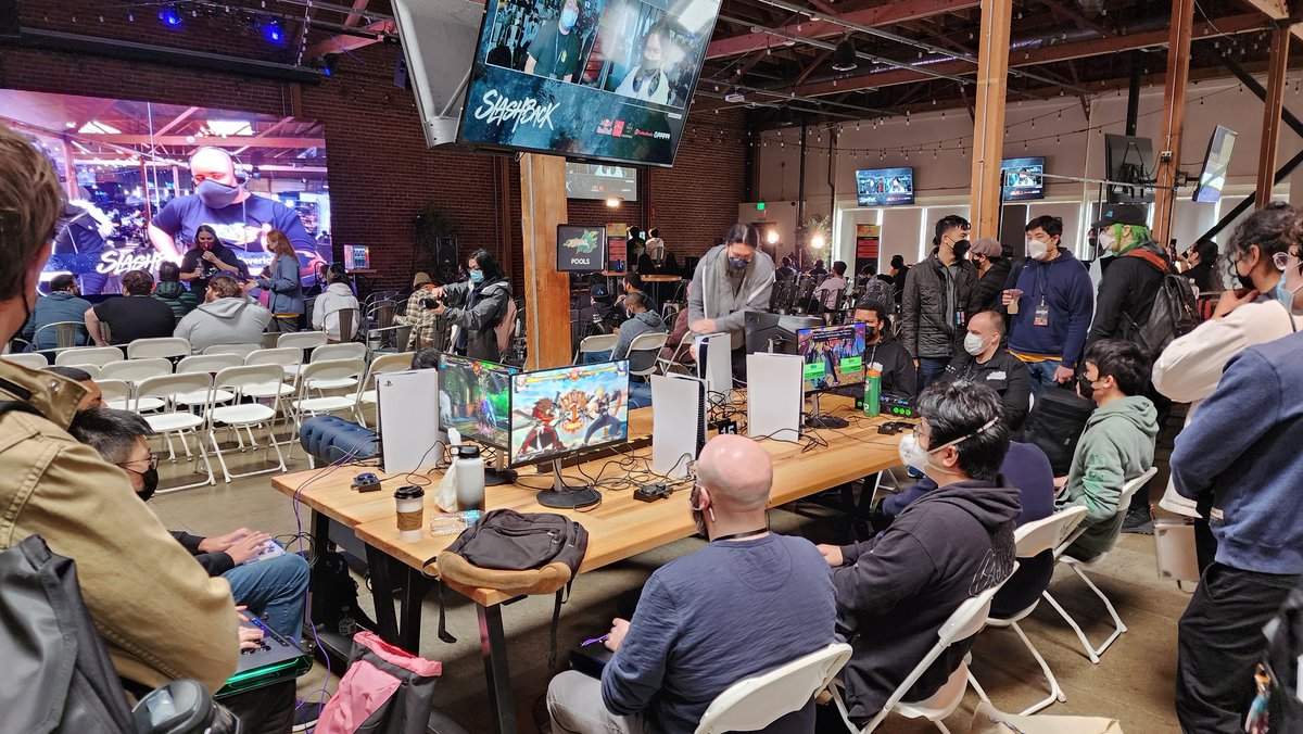 Reiki_Kito's tweet photo. Day 2 at #Slashback! https://t.co/O9zRaBx3F8