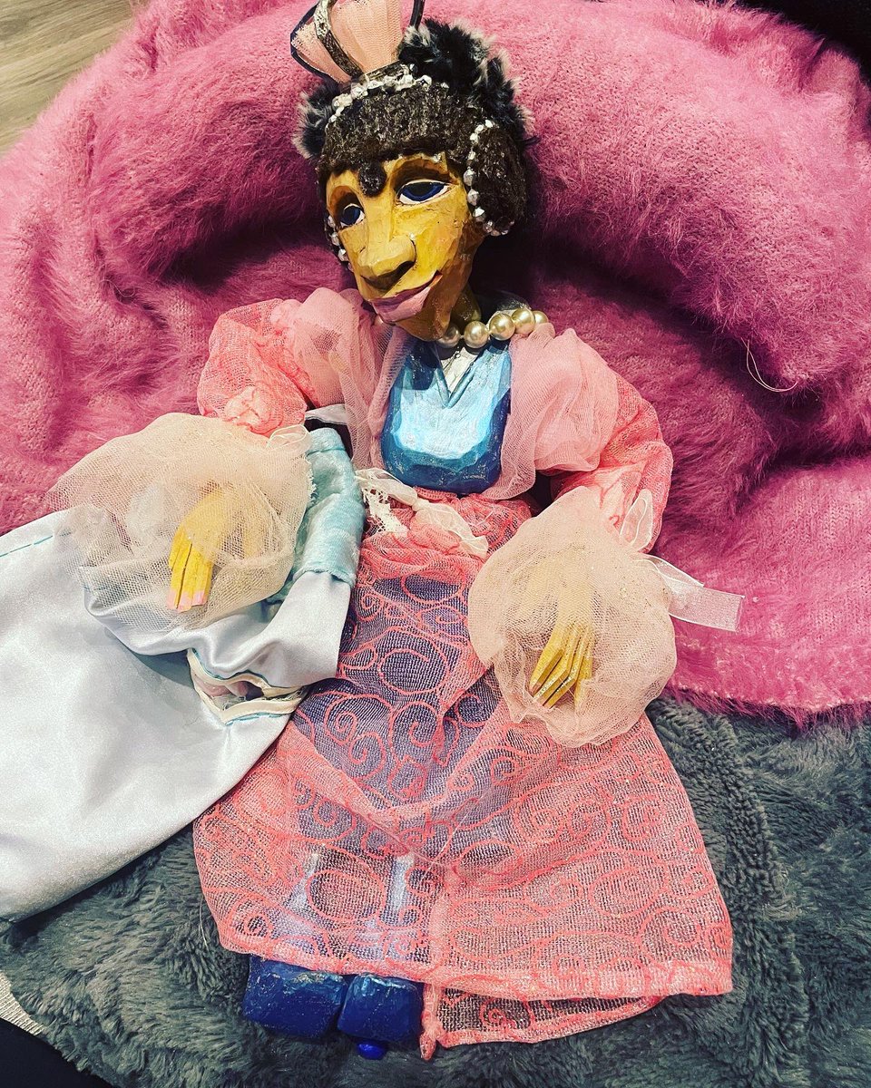 Our Queen on Luna has worked hsrd all day so we can create fun stories for children with hand signs and cute characters. #commingsoon #indiefilm #wool #storiesforkids #bestofbooksandfilm