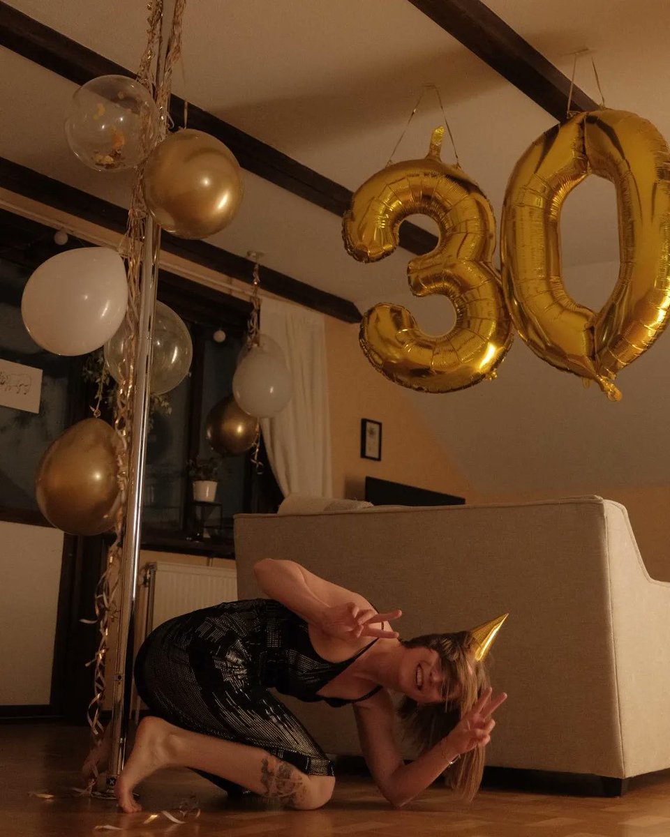 flarnie's tweet photo. 30 feels just right on me 🎉 https://t.co/xKFyNaBh9K