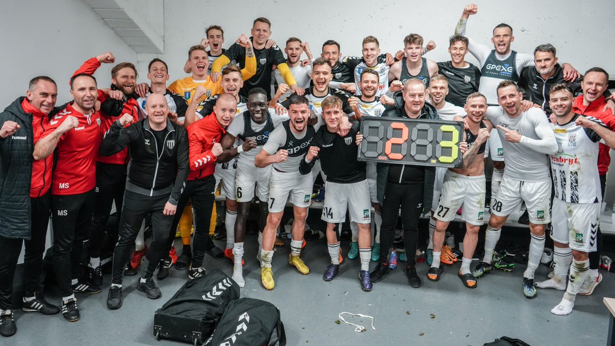 SandecjaNS's tweet photo. #TYCSAN 2⃣:3⃣❗

🤍🖤 Dzięki za wsparcie, my robimy swoje i walczymy dalej💪 https://t.co/WMkgKgQARq