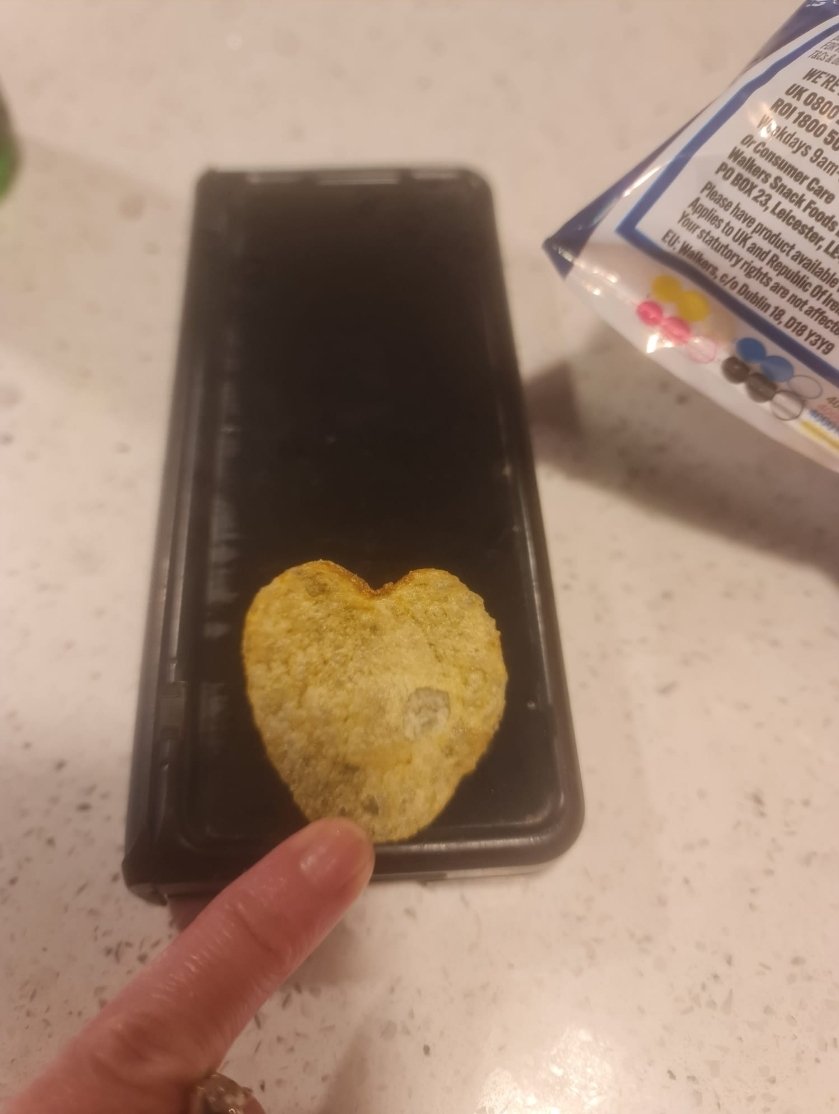 aglheating's tweet photo. @walkers_crisps #lovefromwalkers https://t.co/ak9lNj9roF