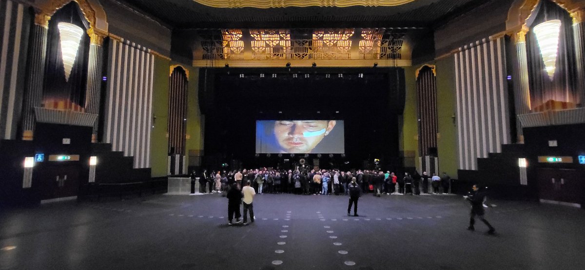 The Front few rows are full straight away.
#Morrissey #HammersmithApollo