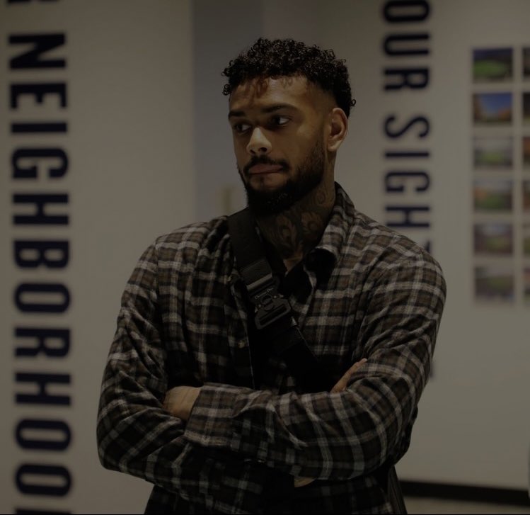 ⠀
                                      ciel pleure 
                                      sur la ville. 

              ⠀