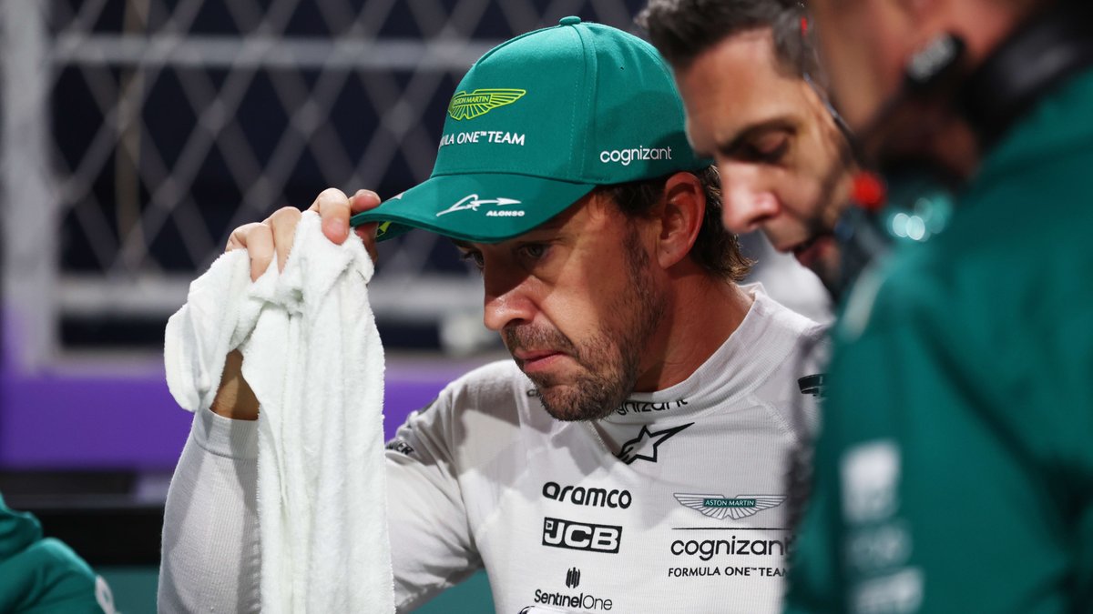 elchiringuitotv's tweet photo. 😳 Alonso 'estalla' tras su sanción...

‼ "Me da igual. Lo he celebrado y hemos lucido los sponsors". 

⚡ "La FIA ha tenido 30 vueltas para revisarlo. Si me avisan antes, en lugar de 5" saco 11-12". | vía DAZN https://t.co/SotilmNHJS